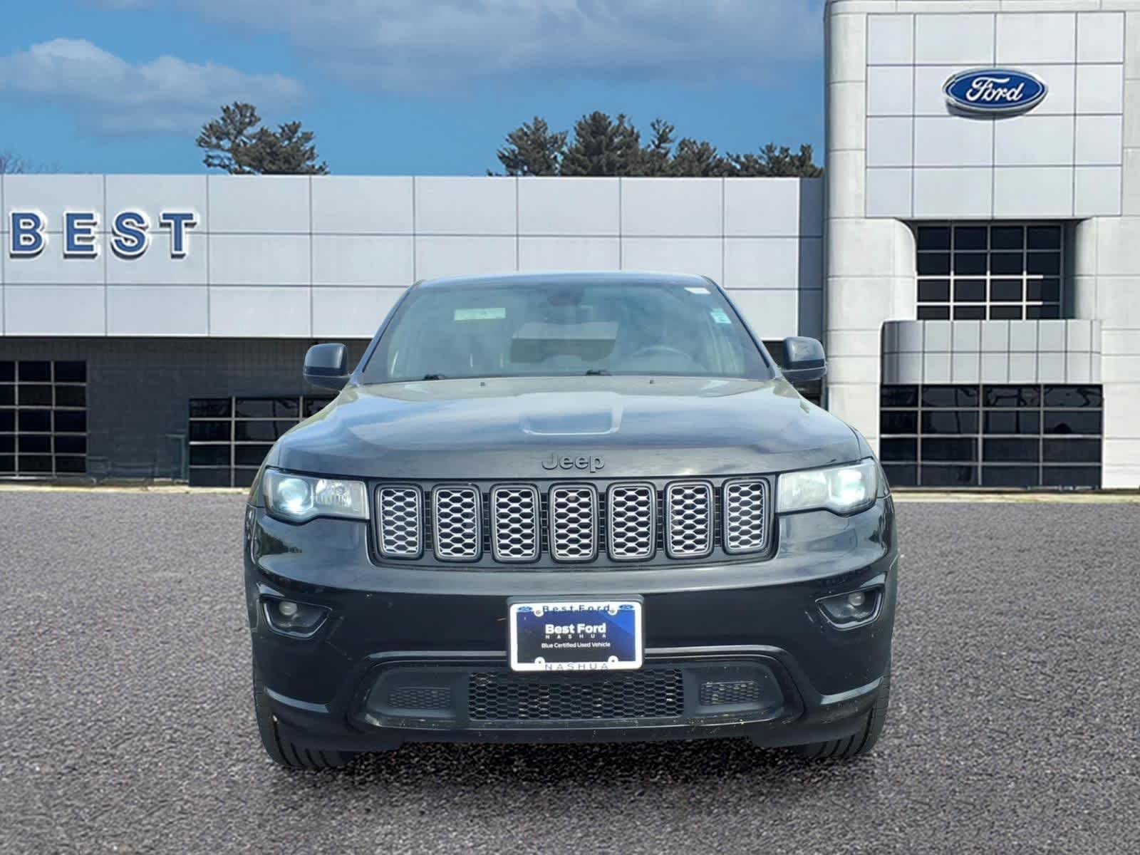 Used 2017 Jeep Grand Cherokee Altitude AWD/4WD image 10