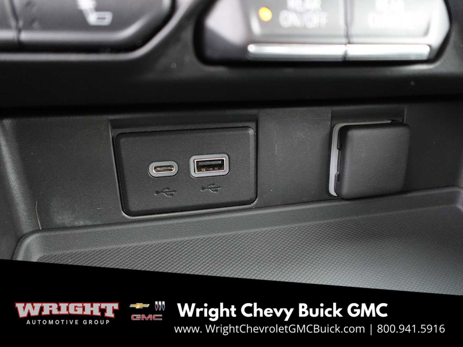 Used 2022 Chevrolet Suburban RST w/ Sport Performance Package image 19