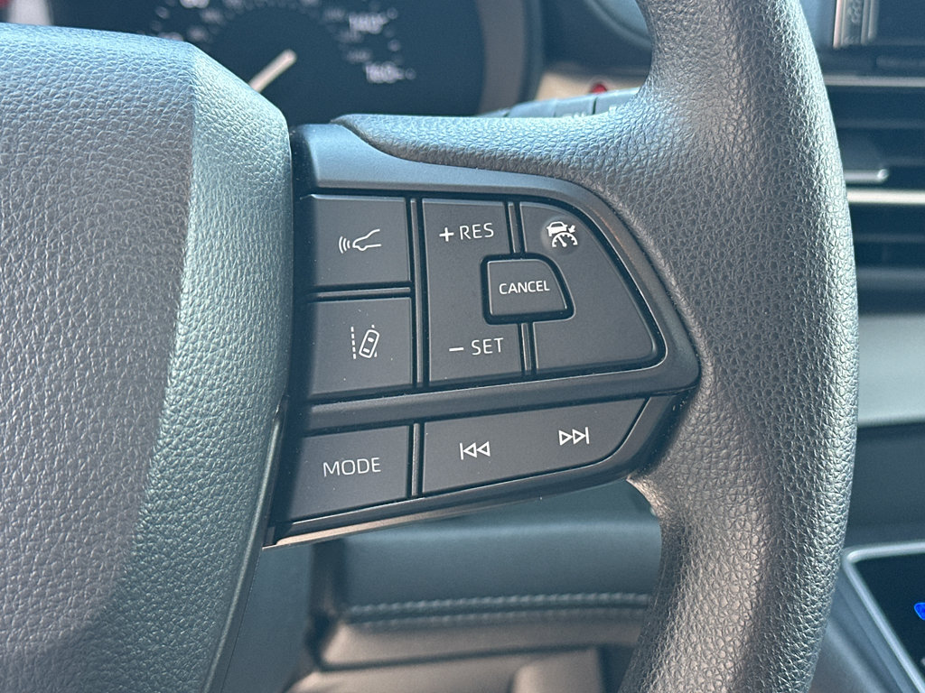 Used 2026 Toyota Sienna LE AWD/4WD image 18