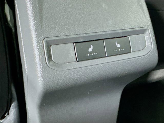 Used 2022 Volkswagen Jetta SEL FWD image 32