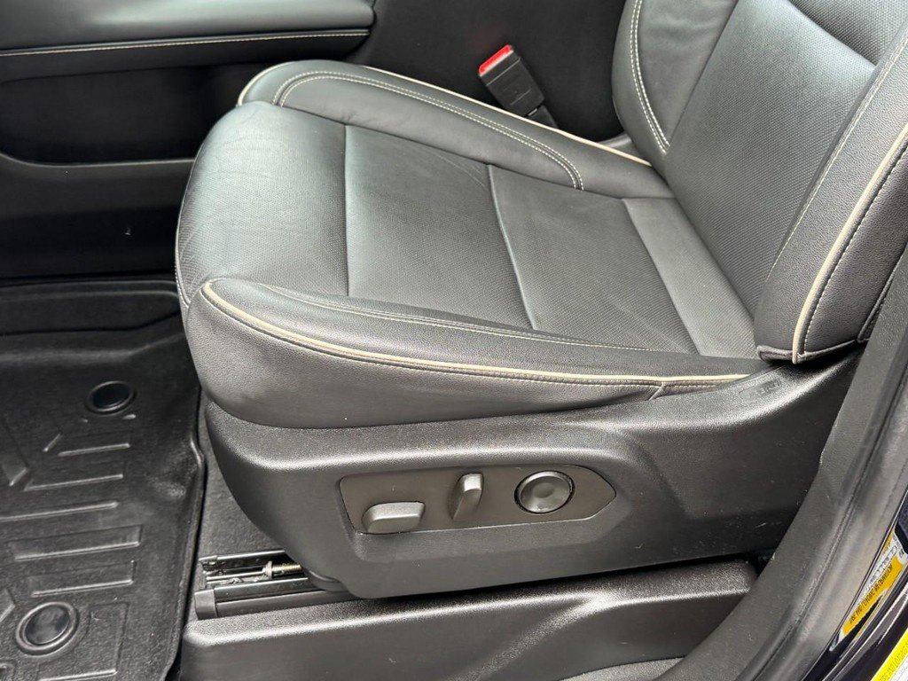 Used 2021 GMC Yukon SLT w/ SLT Premium Package image 30