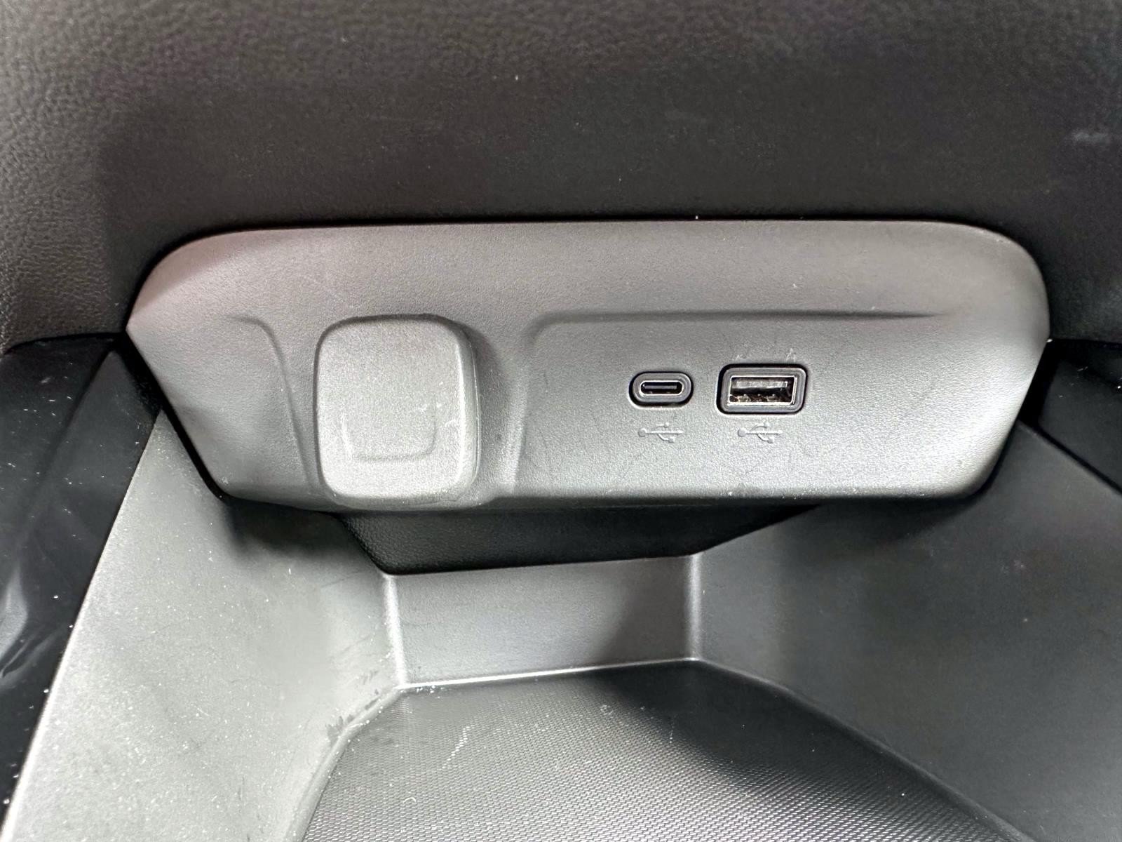 Used 2024 Chevrolet Trax LT w/ LT Convenience Package FWD image 24
