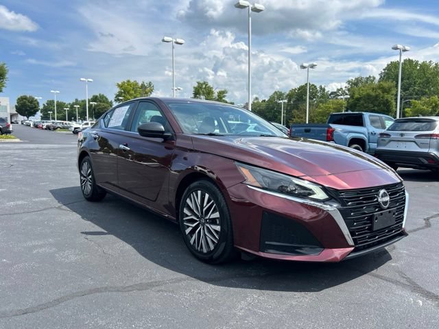 Used 2025 Nissan Altima 2.5 SV FWD image 4