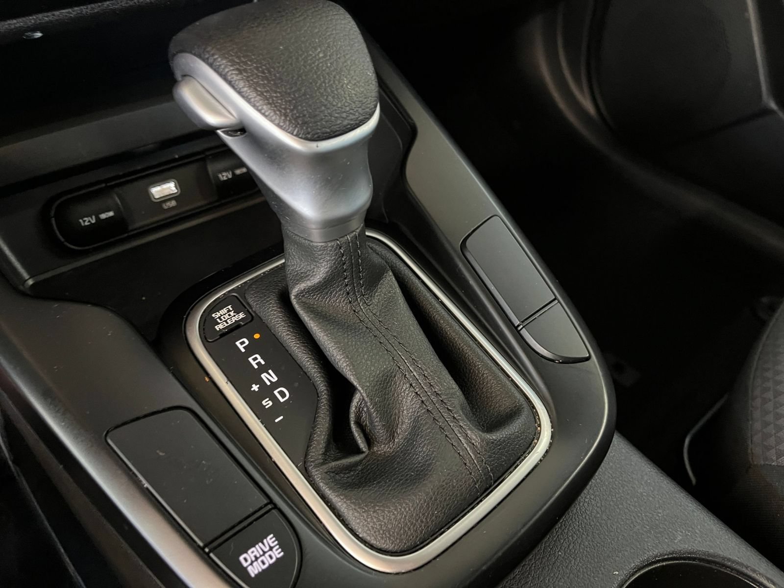 Used 2025 Kia Soul LX w/ LX Technology Package FWD image 40