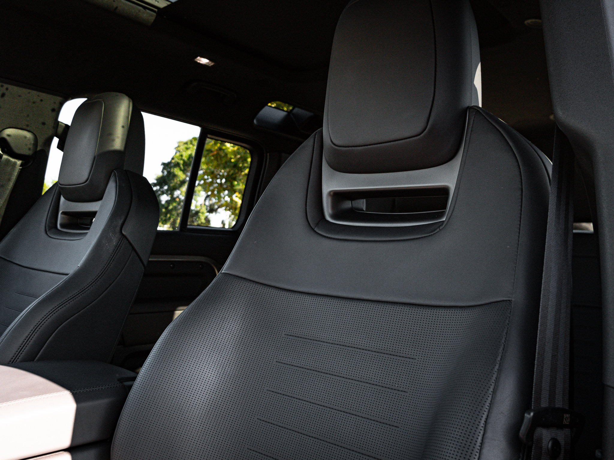 Used 2025 Land Rover Defender 110 image 18