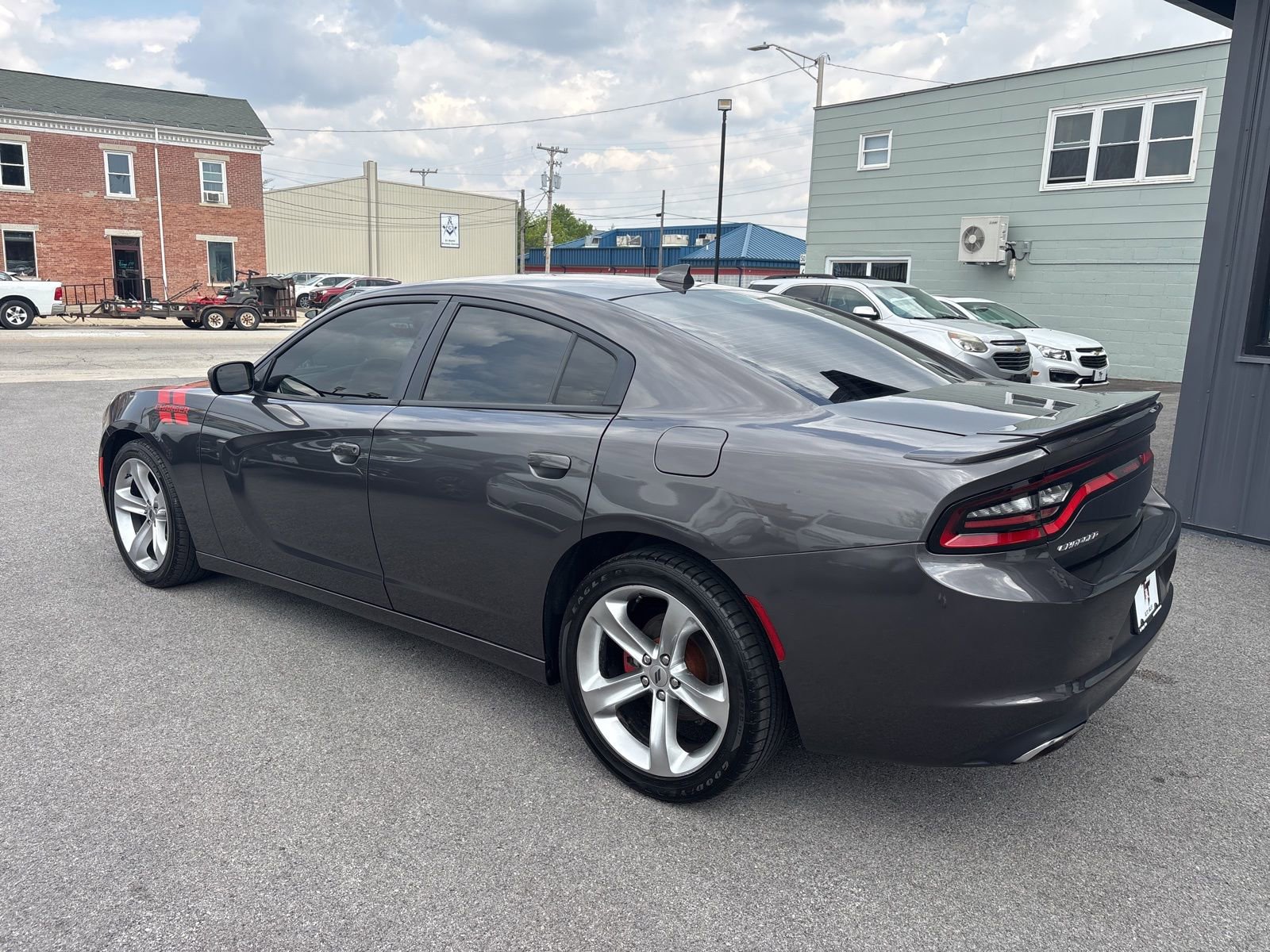 Used 2017 Dodge Charger SXT w/ Rallye Group RWD image 2