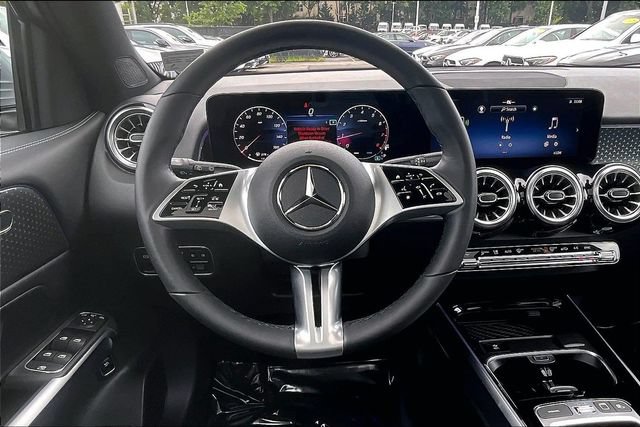 Used 2026 Mercedes-Benz GLB 250 4MATIC image 4