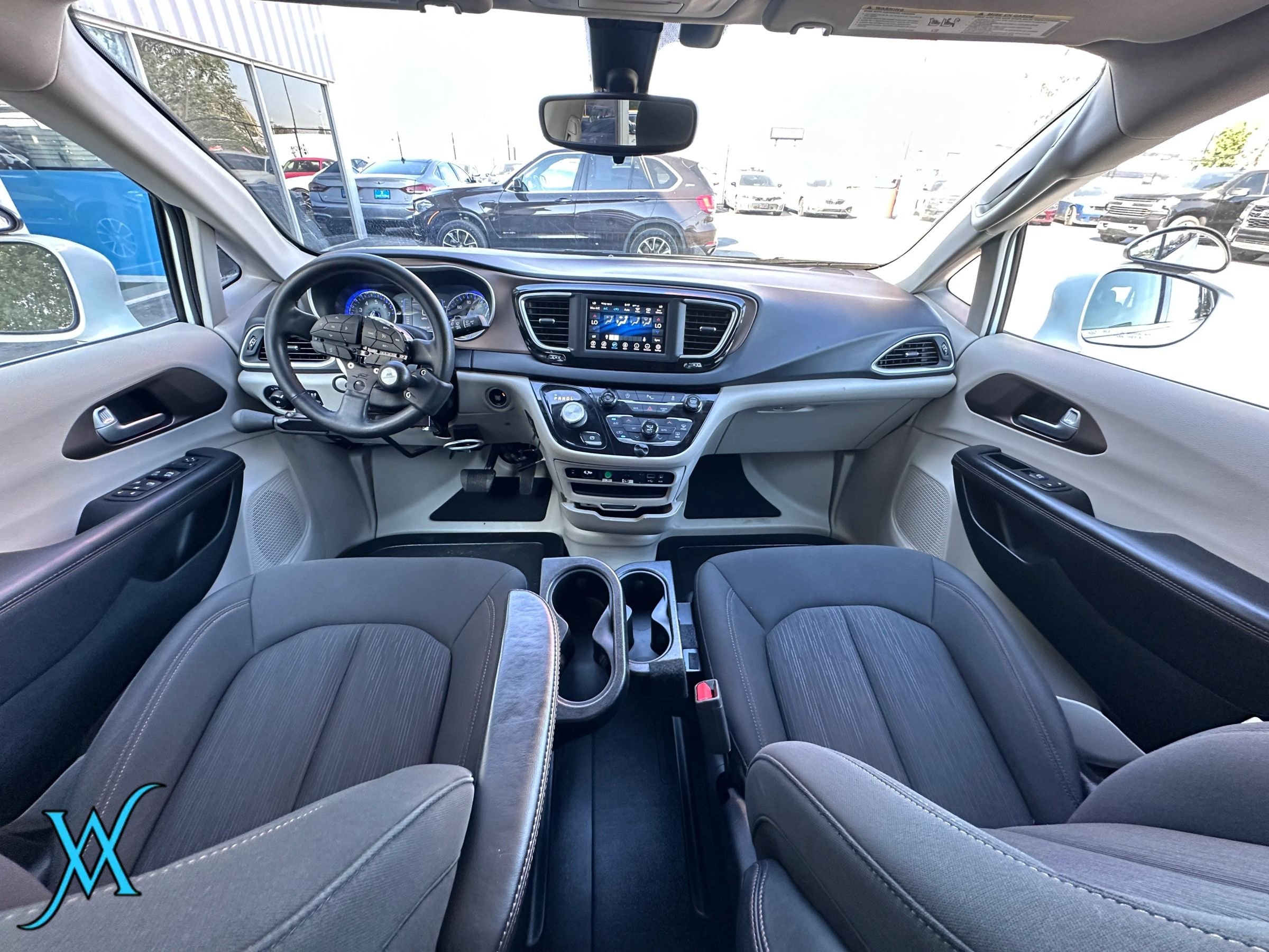 Used 2018 Chrysler Pacifica Touring Plus FWD image 21