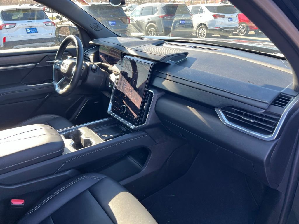 Used 2024 GMC Acadia Elevation image 29