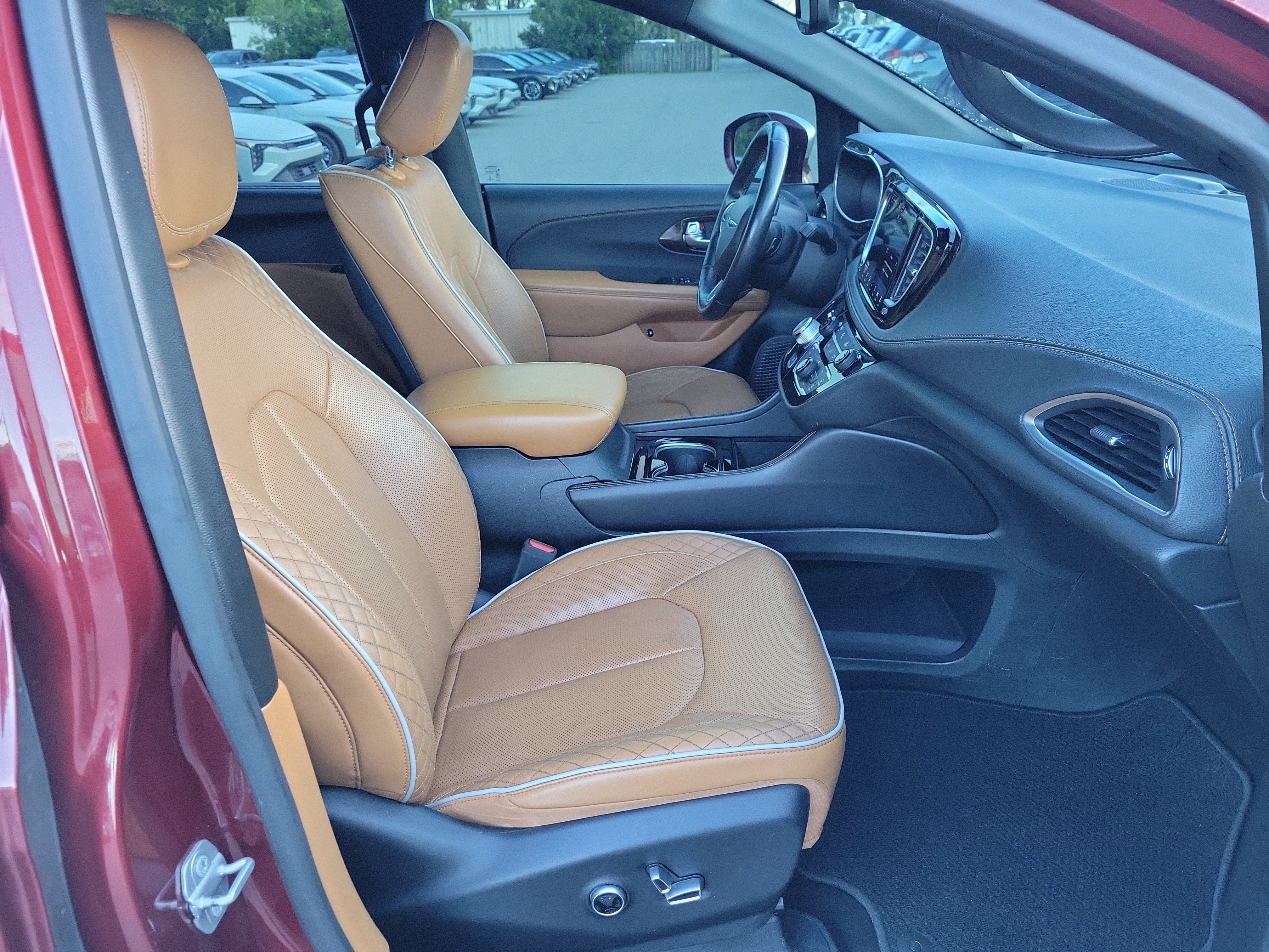 Used 2021 Chrysler Pacifica Pinnacle FWD image 7