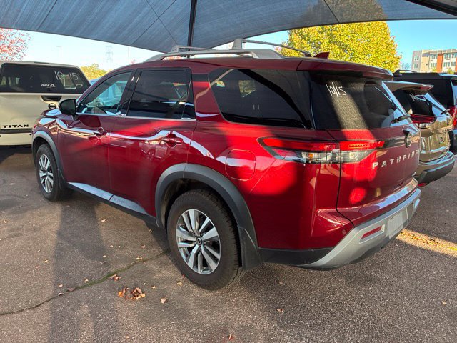 Used 2024 Nissan Pathfinder SL AWD/4WD image 3
