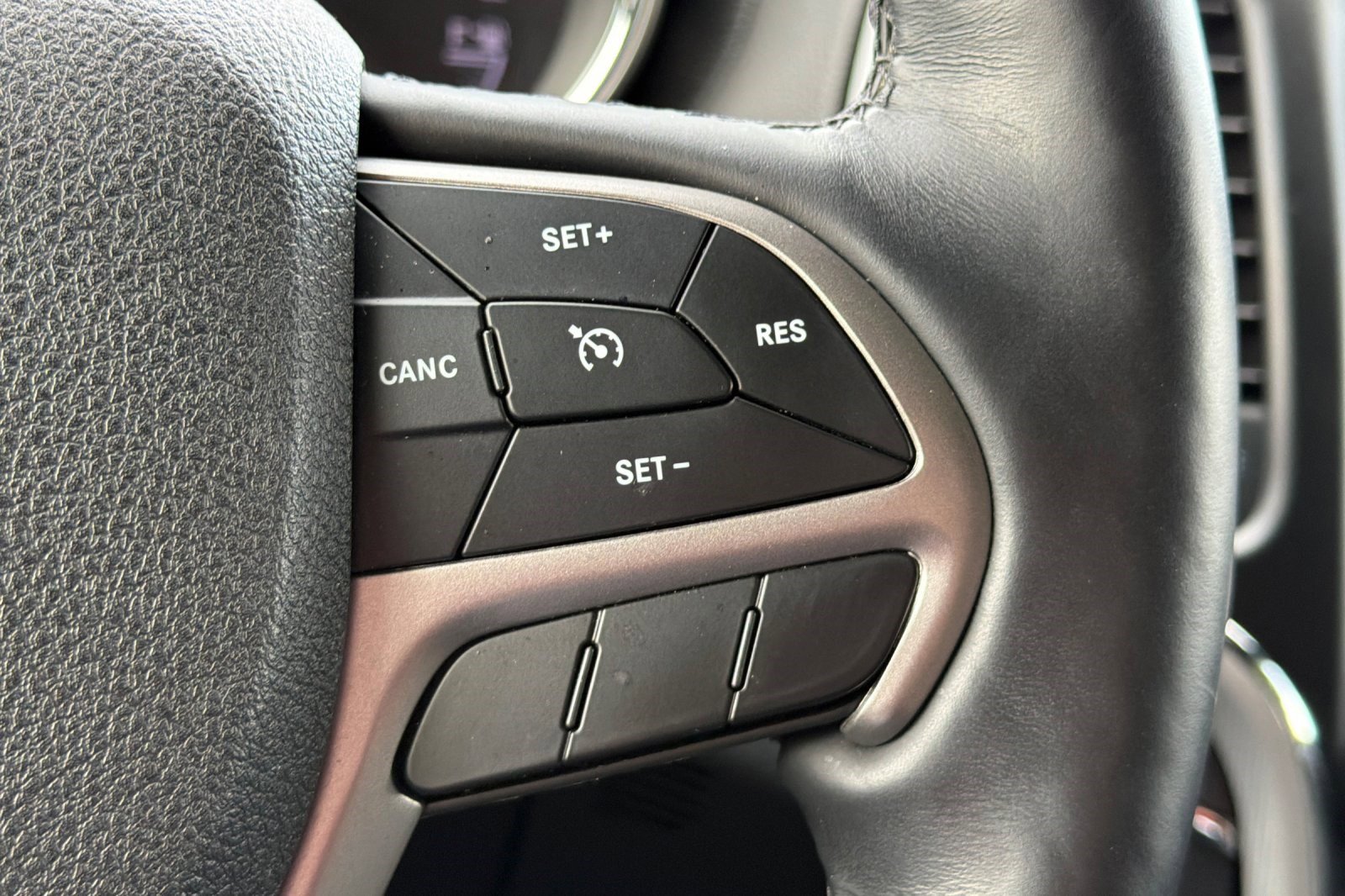 Used 2018 Jeep Grand Cherokee Limited image 30