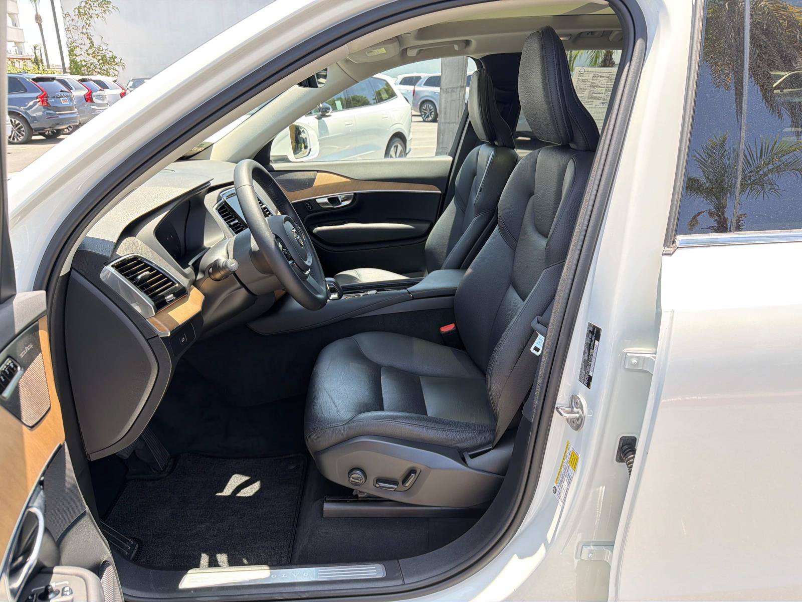 Certified 2023 Volvo XC90 B6 Plus w/ Protection Package Premier AWD/4WD image 17