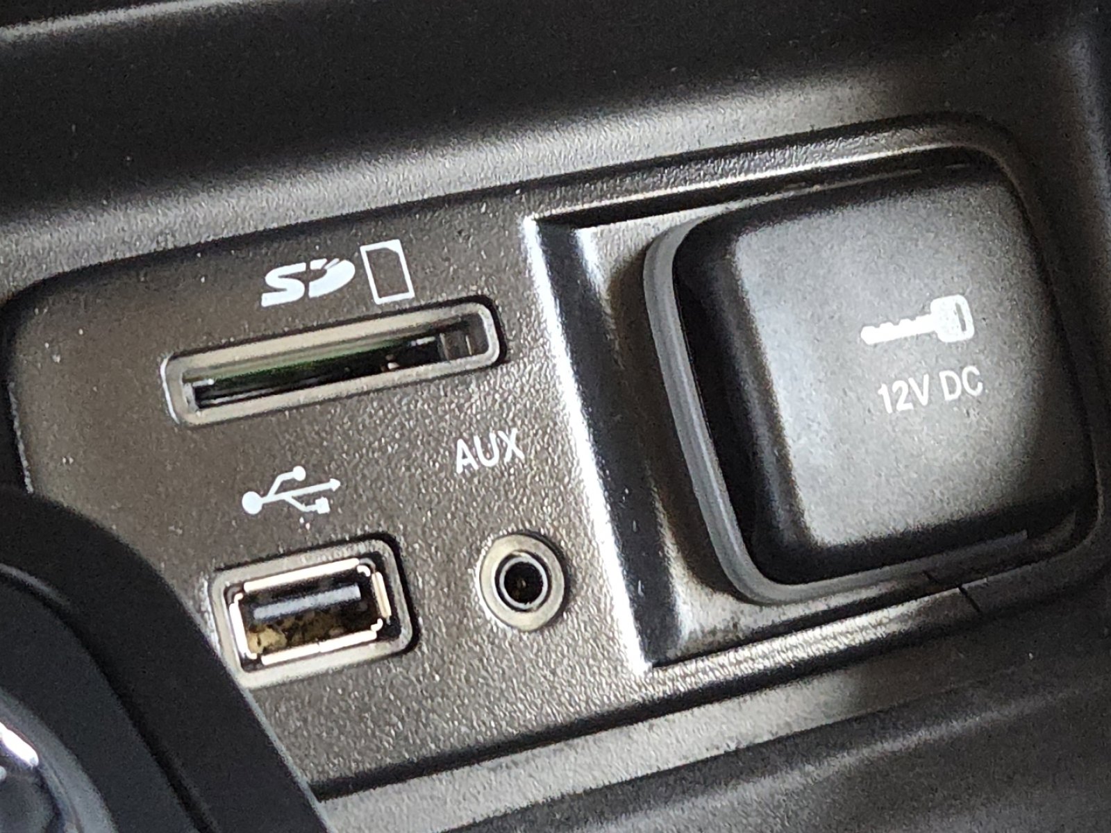 Used 2018 Jeep Cherokee Trailhawk w/ Cold Weather Group image 28