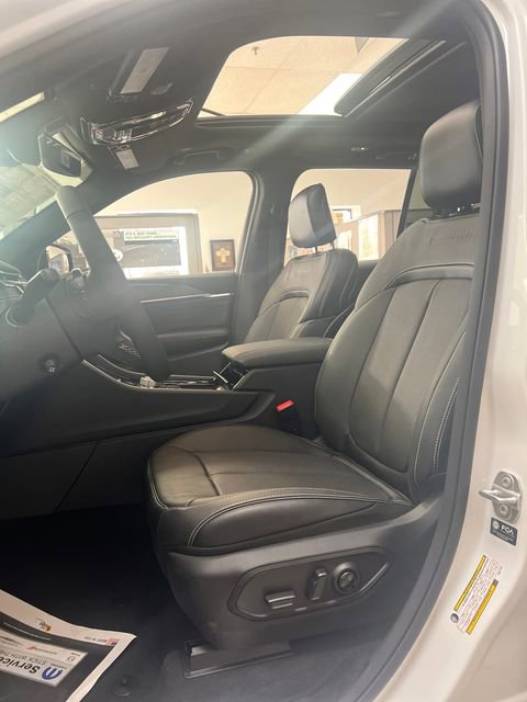 Used 2023 Jeep Grand Cherokee Overland AWD/4WD image 19