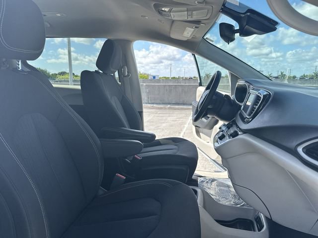 Used 2023 Chrysler Voyager LX FWD image 30