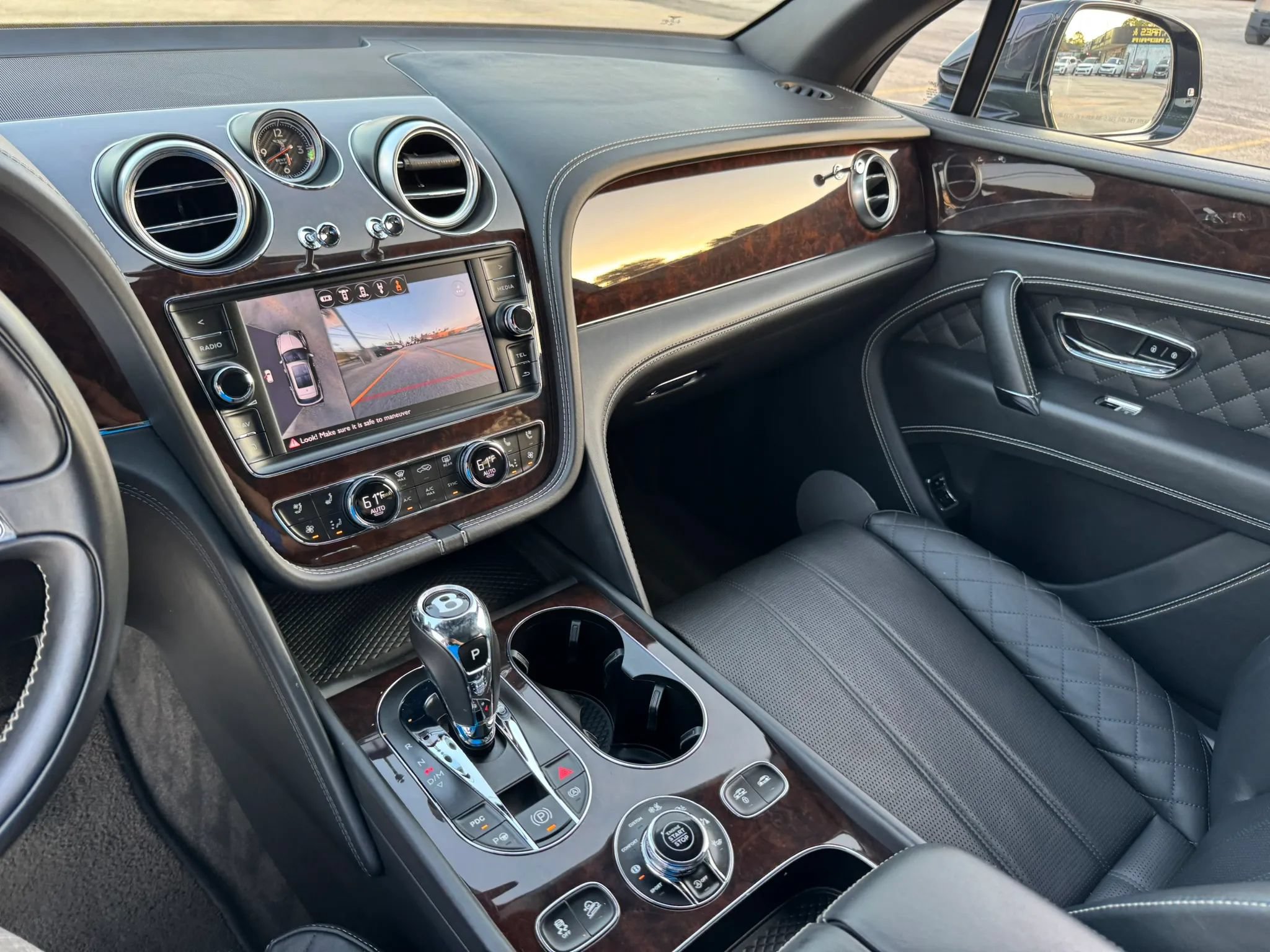 Used 2018 Bentley Bentayga AWD/4WD image 40