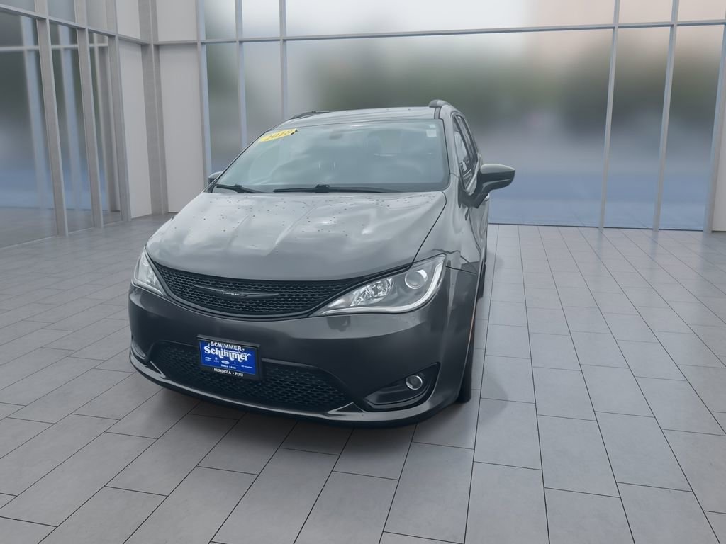 Used 2018 Chrysler Pacifica Touring-L Plus w/ S Appearance Package image 3