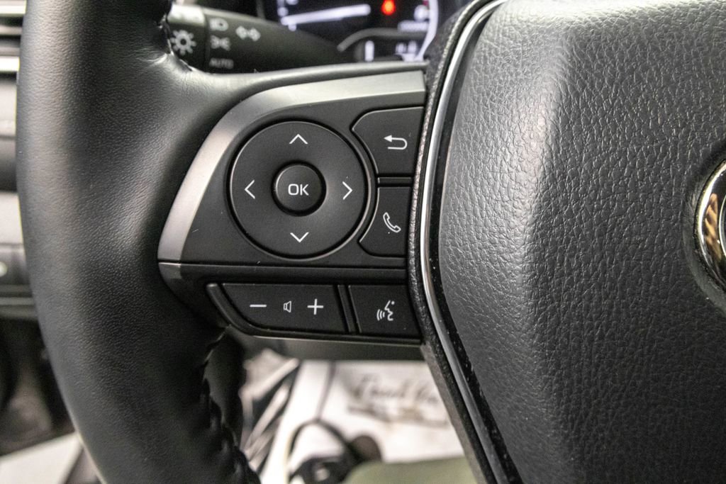 Used 2020 Toyota Camry SE w/ Moonroof Package image 15