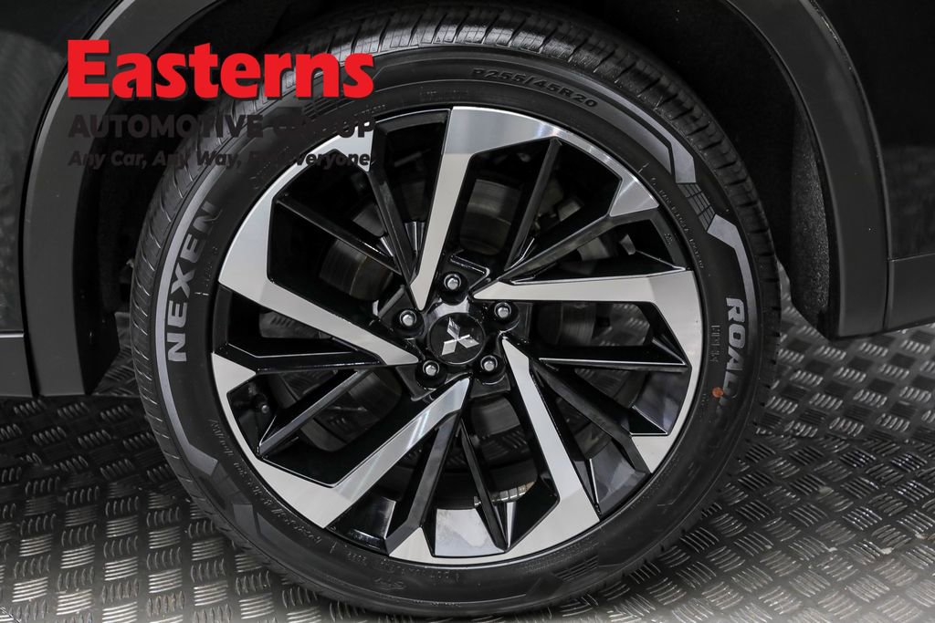 Used 2023 Mitsubishi Outlander SE image 8