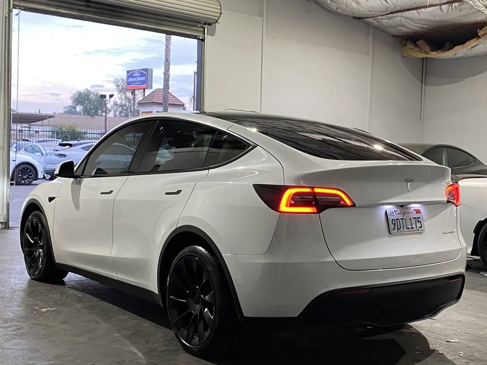 Used 2022 Tesla Model Y Long Range image 2