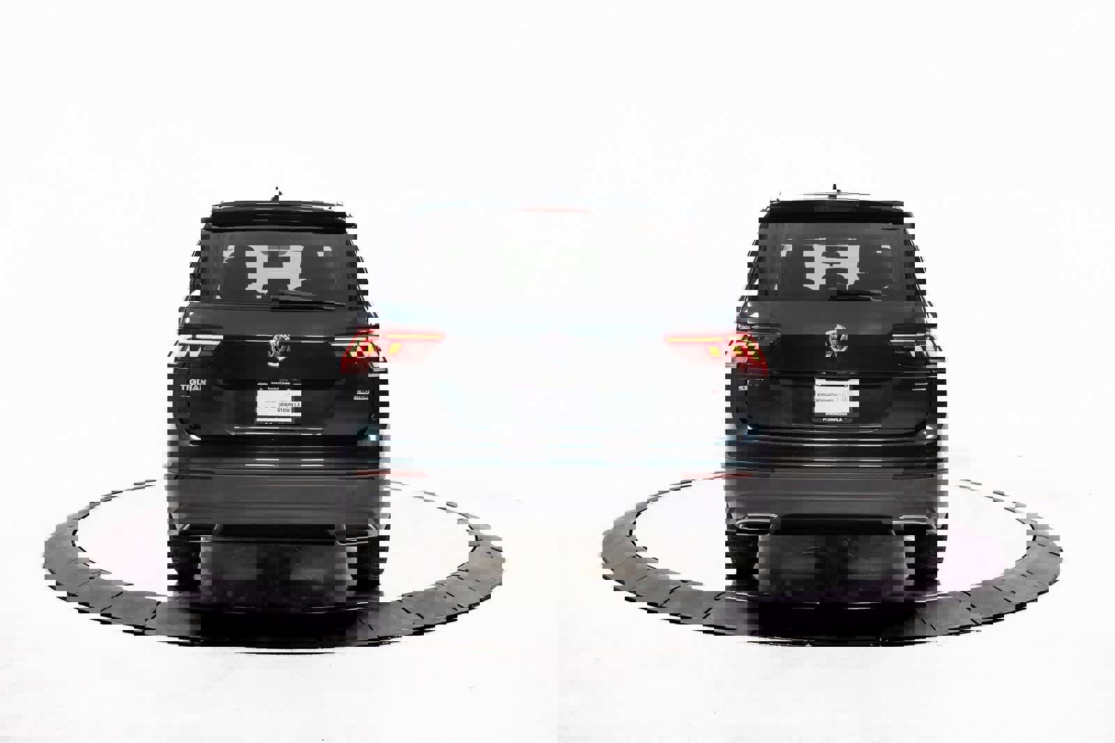 Used 2019 Volkswagen Tiguan SE w/ Panoramic Sunroof Package image 8