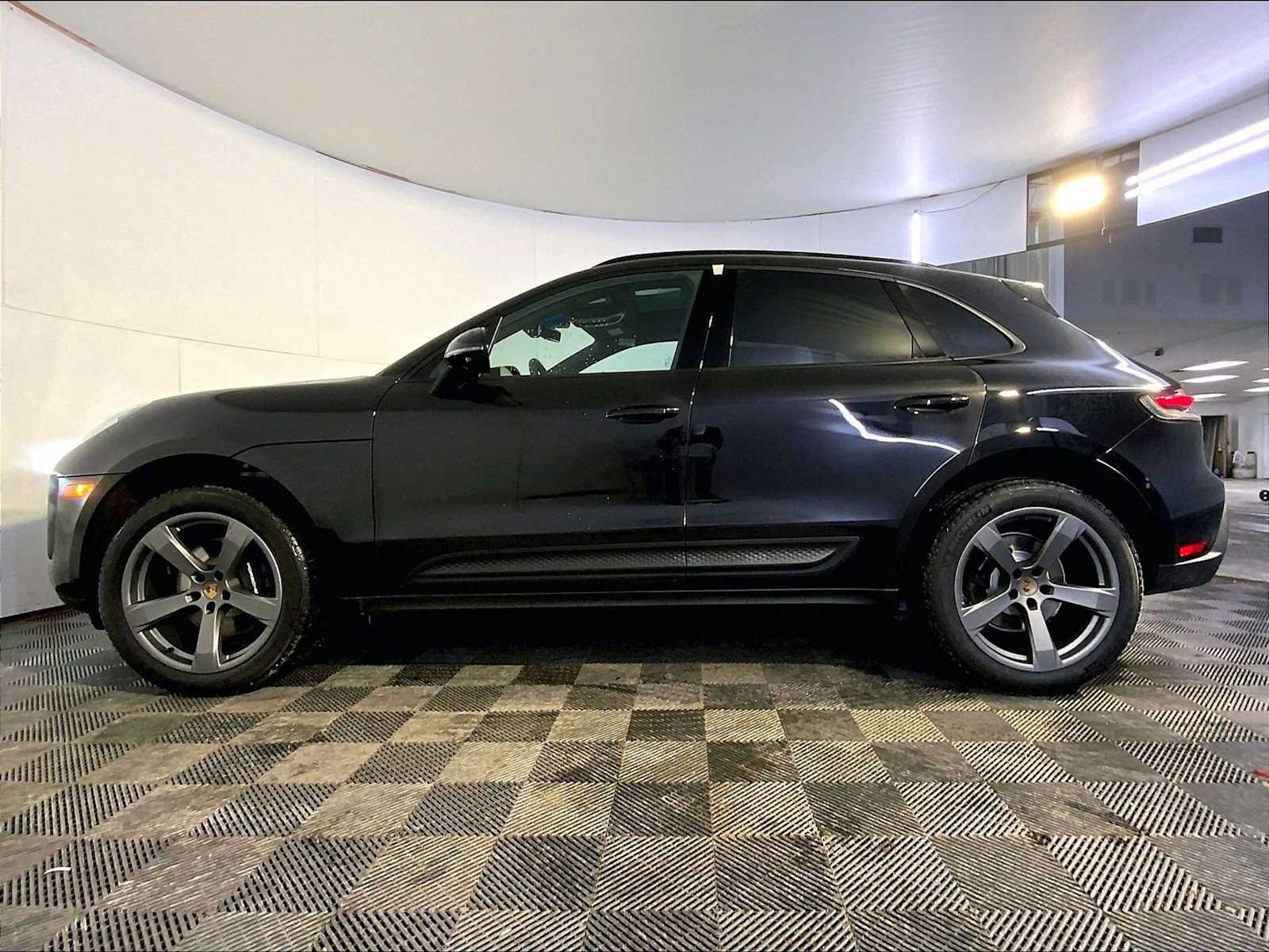 New 2026 Porsche Macan AWD/4WD image 2