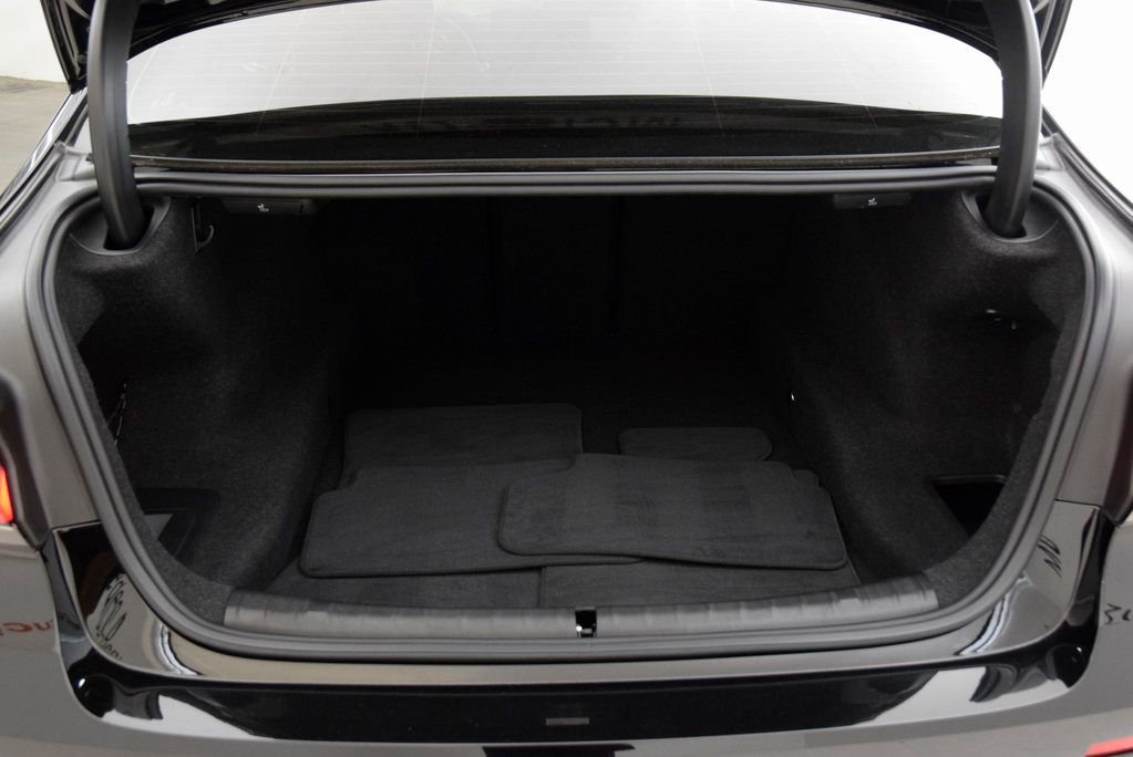 Used 2023 BMW 530i w/ Convenience Package image 33