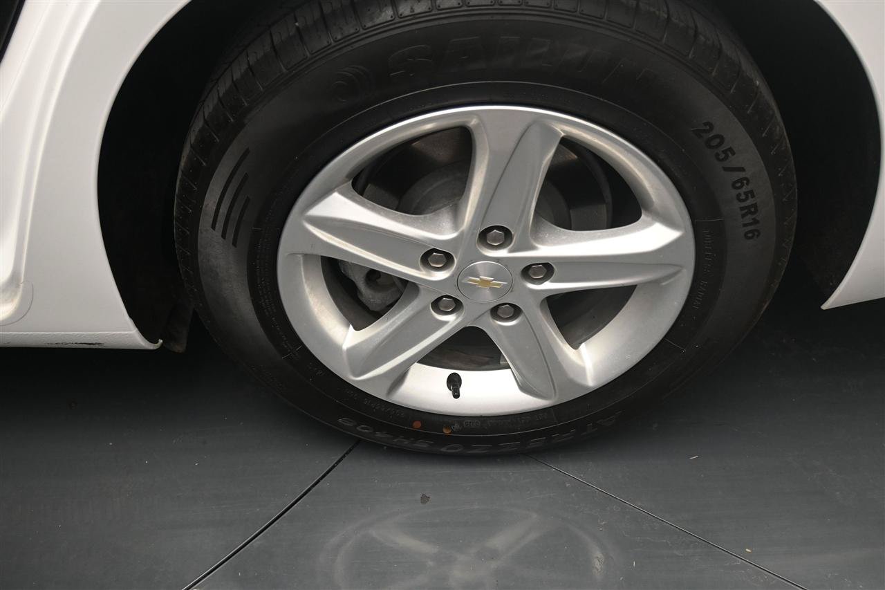 Used 2023 Chevrolet Malibu LS FWD image 17