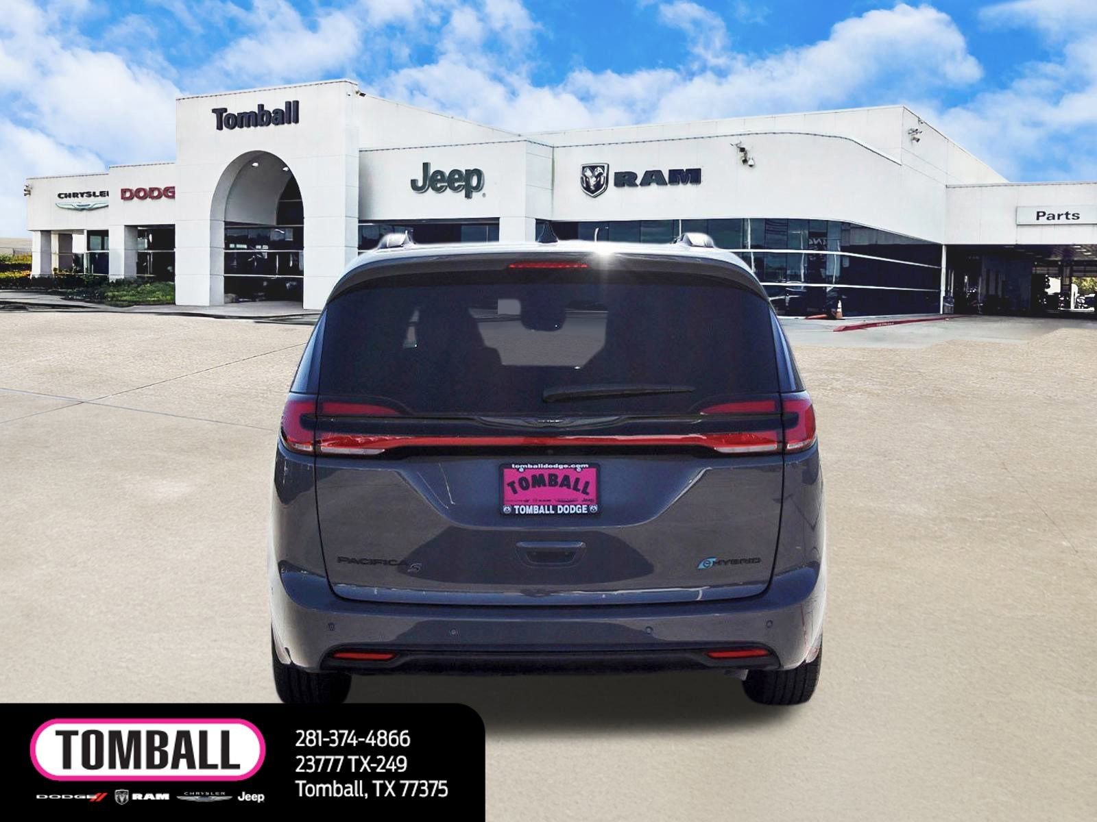 Used 2024 Chrysler Pacifica Premium image 6
