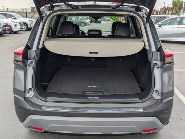 Used 2021 Nissan Rogue SV w/ Premium Package image 10