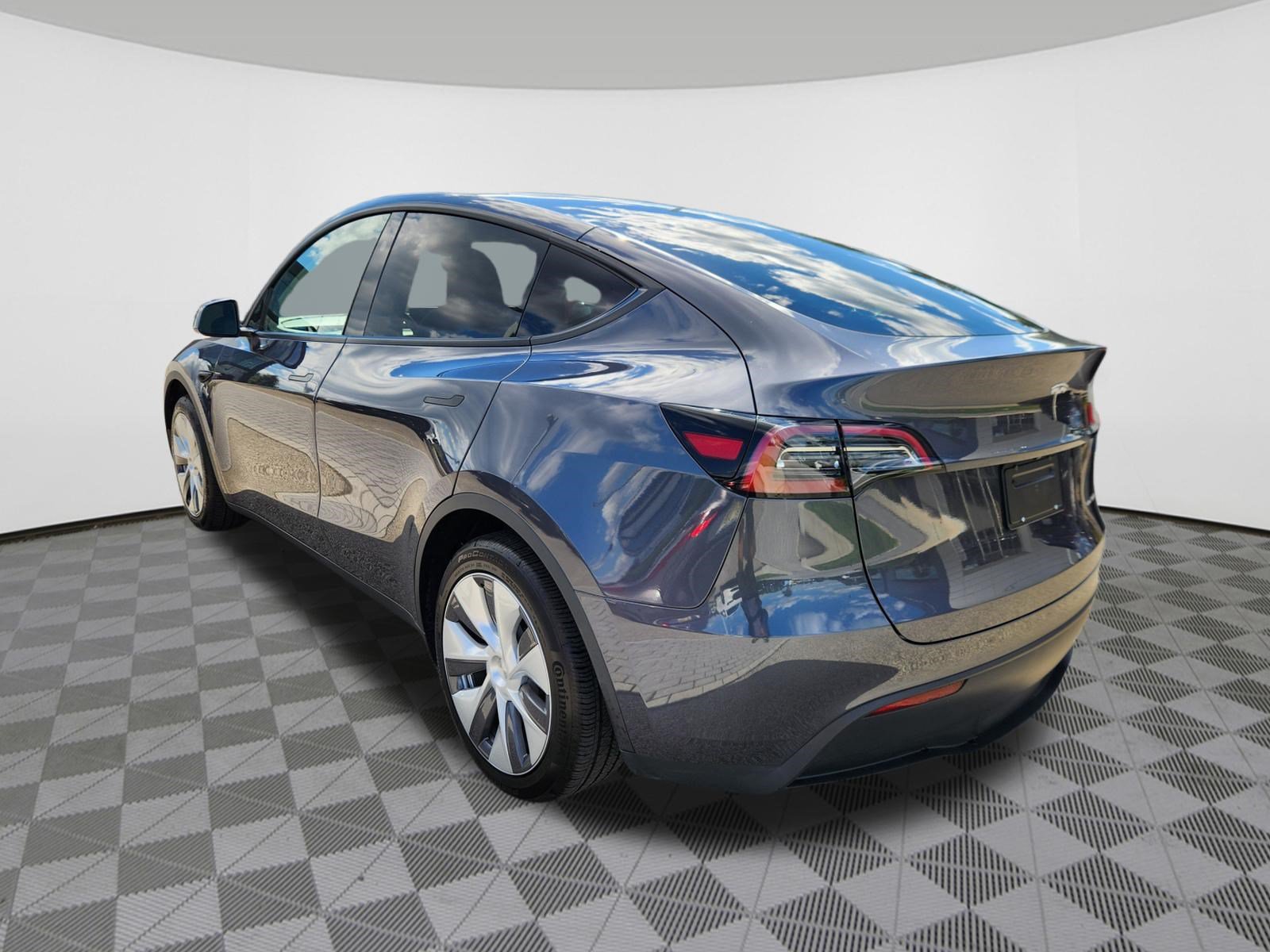Used 2023 Tesla Model Y Long Range AWD/4WD image 3