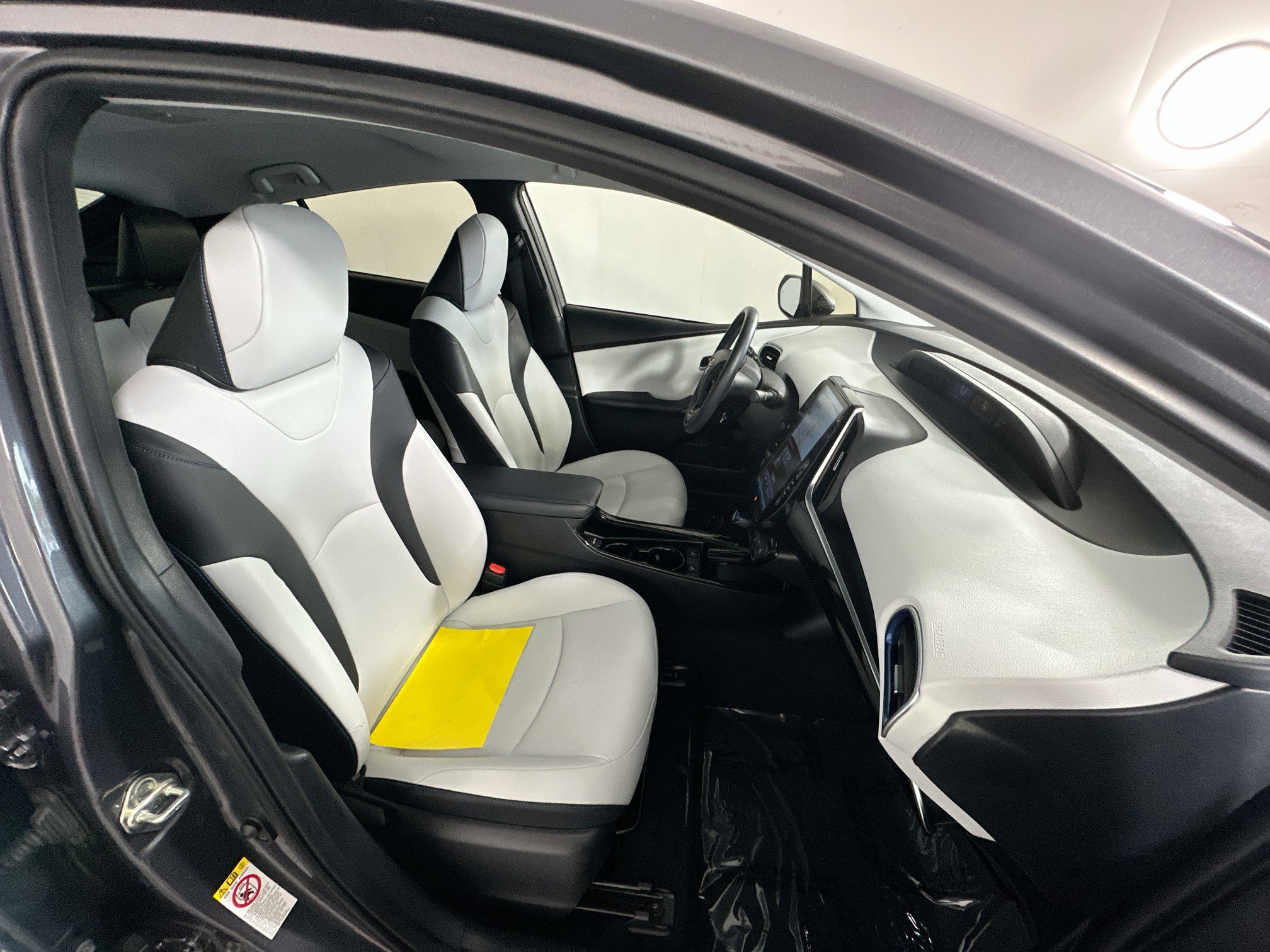 Used 2022 Toyota Prius Limited image 28