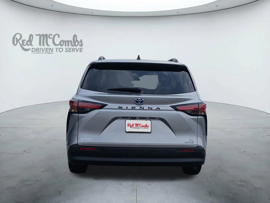 Used 2021 Toyota Sienna LE FWD image 4