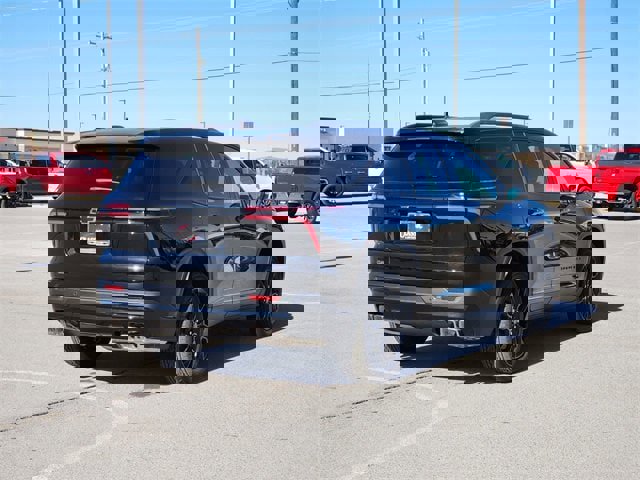 New 2026 Chevrolet Traverse LT w/ Midnight/Sport Edition image 7