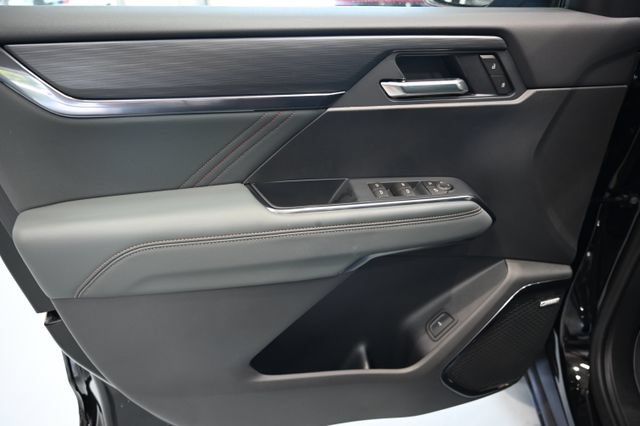 New 2026 GMC Acadia AT4 w/ Luxury Package AWD/4WD image 27