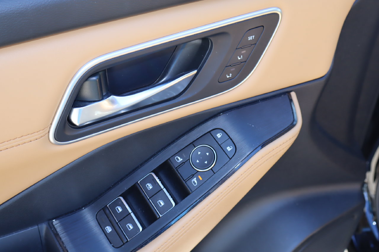 Used 2023 Nissan Rogue Platinum FWD image 21