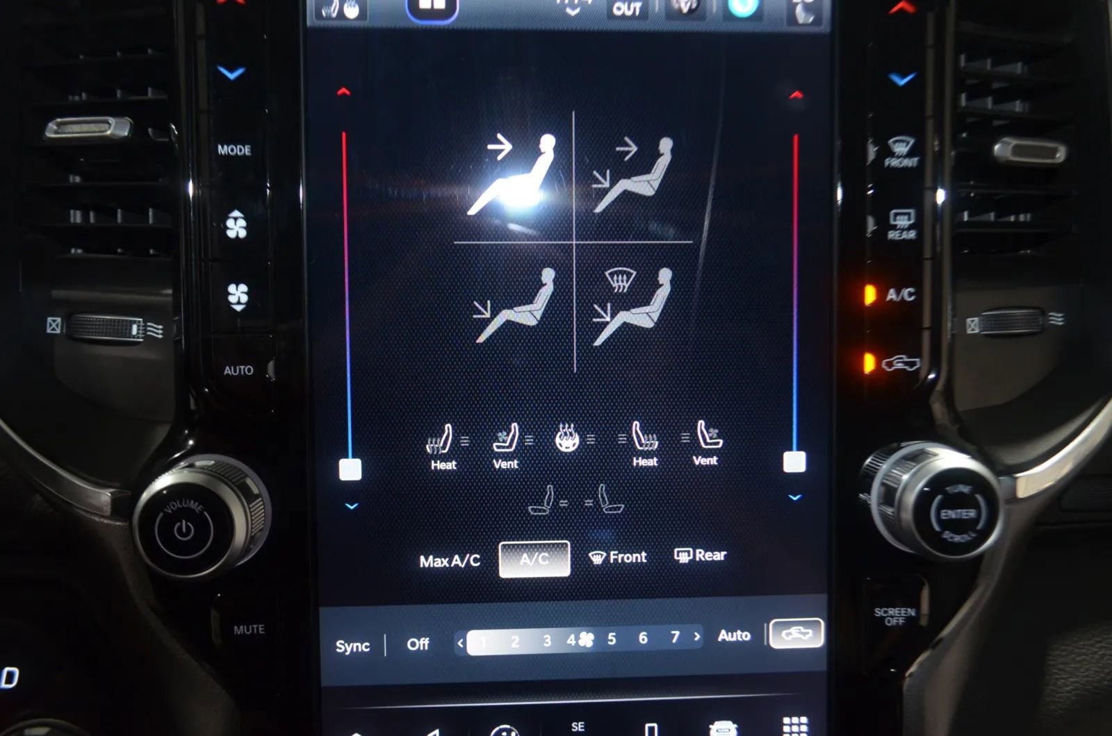 Used 2025 RAM 1500 Laramie image 27