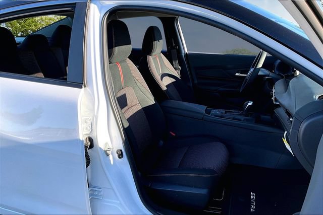New 2026 Nissan Sentra SR w/ Floor Mat Package FWD image 10
