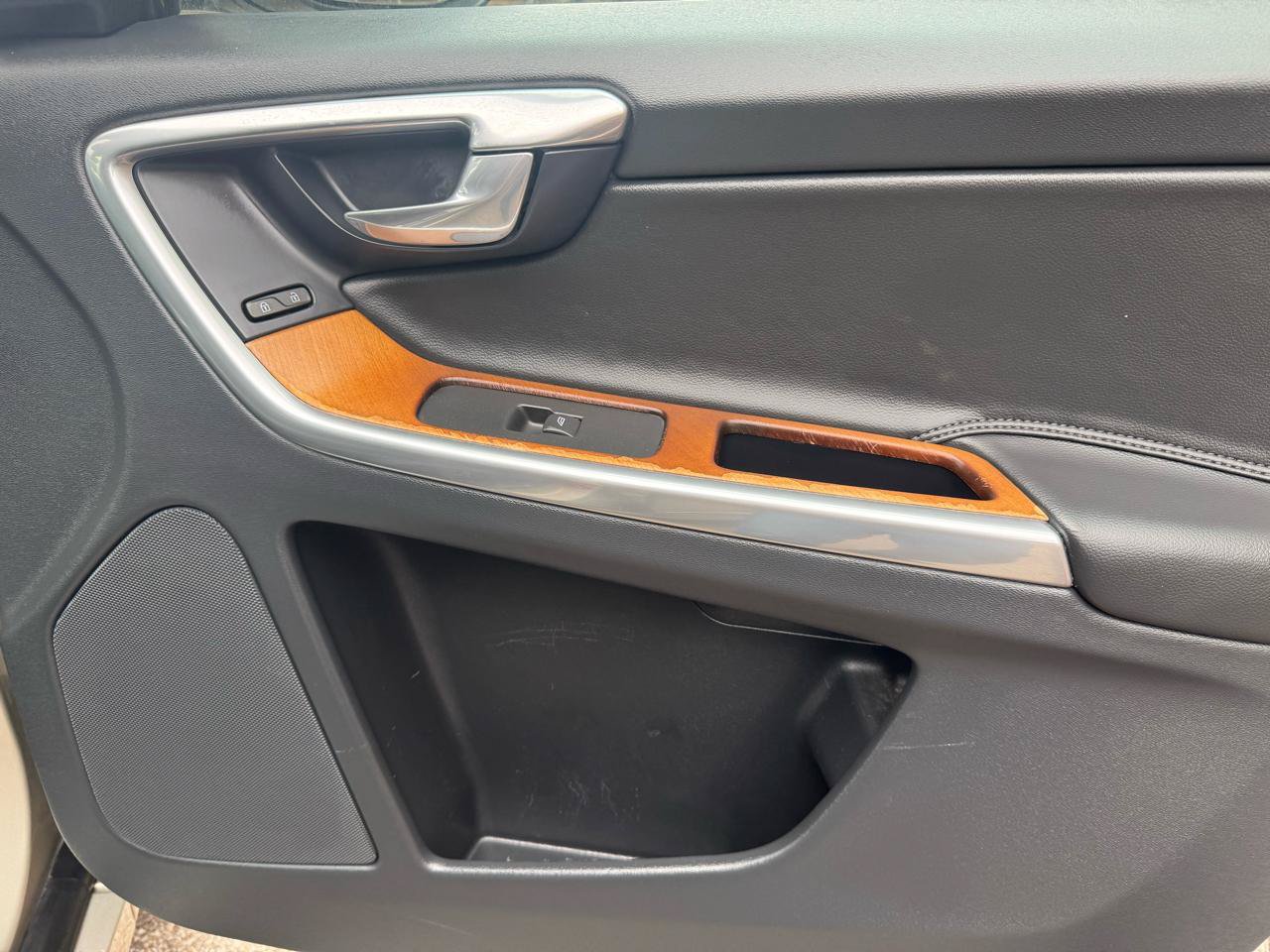 Used 2017 Volvo XC60 T5 Inscription image 22