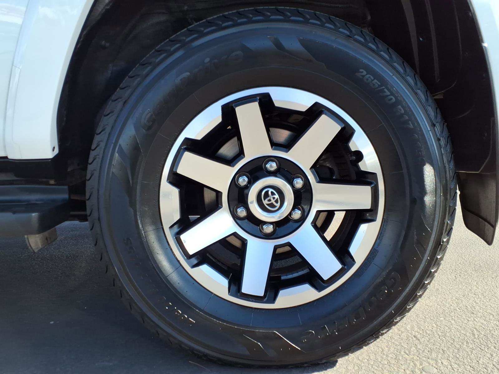 Used 2022 Toyota 4Runner TRD Off-Road AWD/4WD image 9