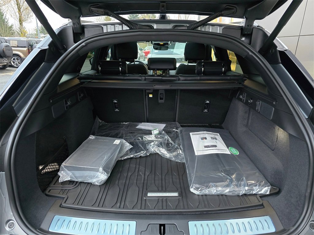 New 2025 Land Rover Range Rover Velar Dynamic SE image 29