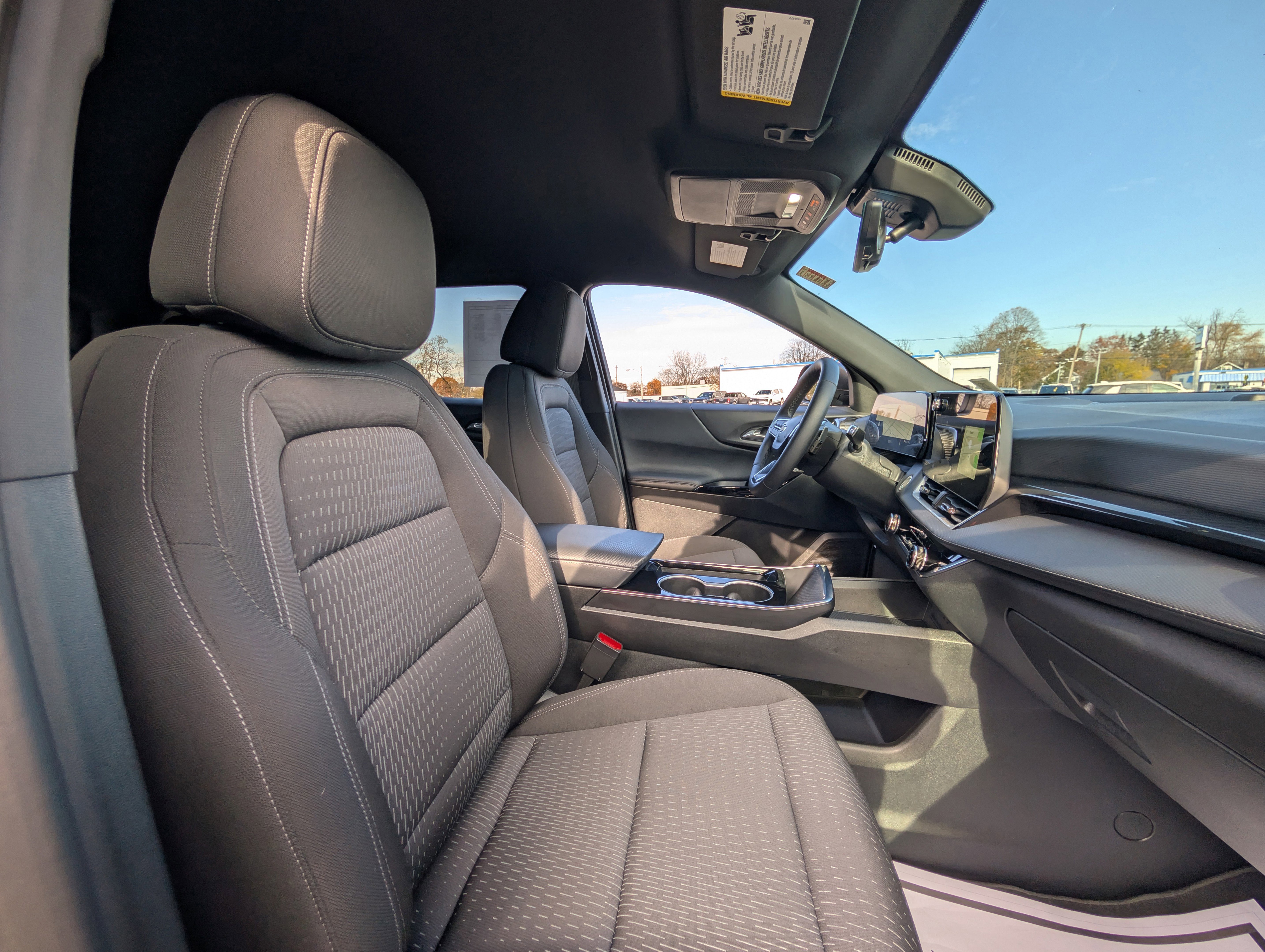 Used 2025 Chevrolet Equinox LT w/ Safety and Technology Package image 41