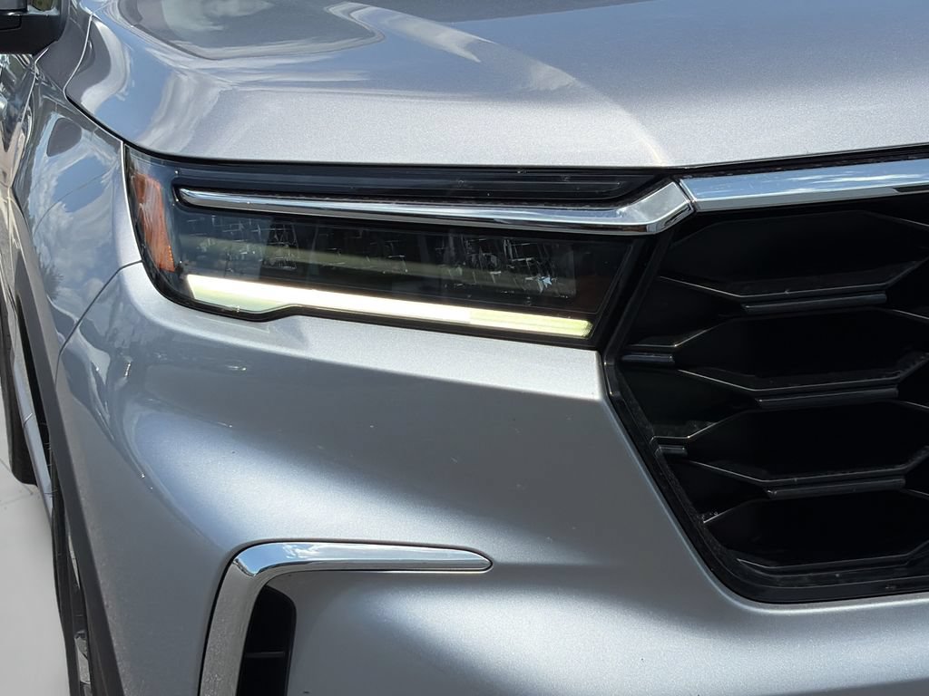 Certified 2025 Honda Pilot Touring image 9