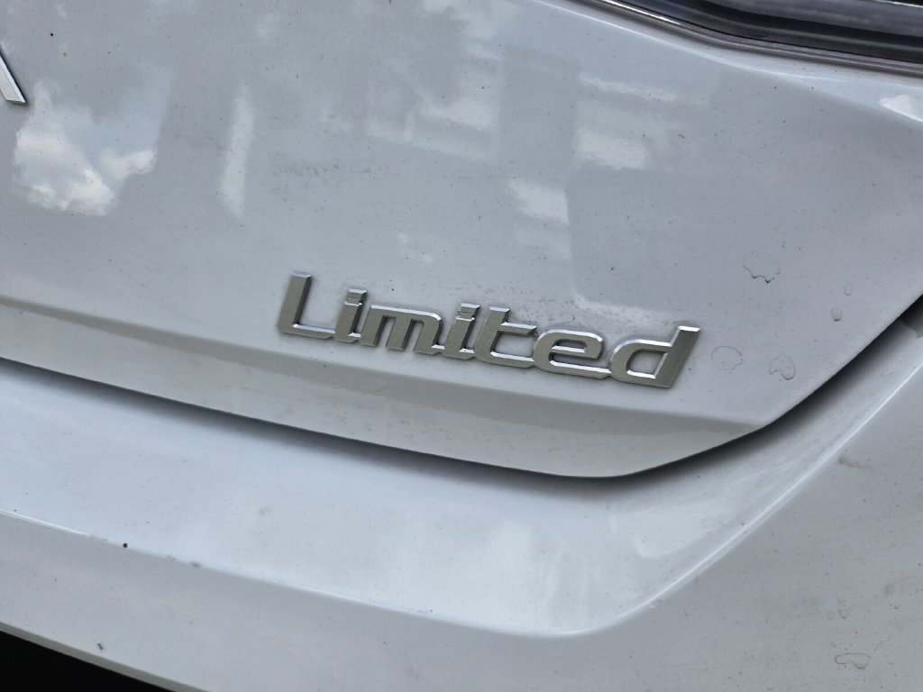 Certified 2024 Hyundai Elantra Limited FWD image 9