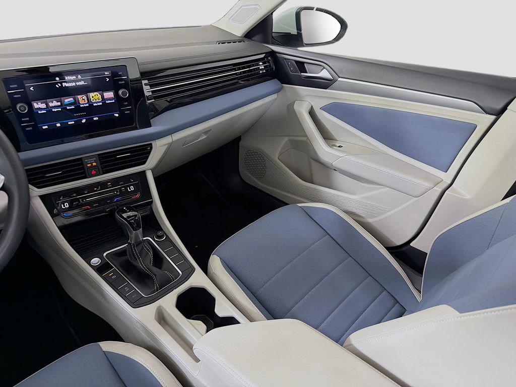 Used 2025 Volkswagen Jetta SE image 24