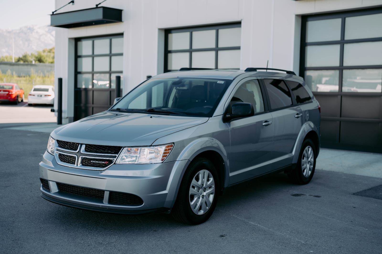 Used 2019 Dodge Journey SE image 3