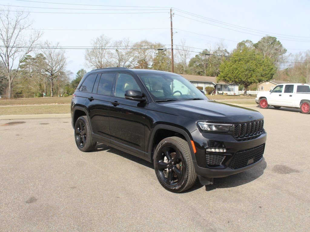 Used 2024 Jeep Grand Cherokee Limited w/ Black Appearance Package image 3