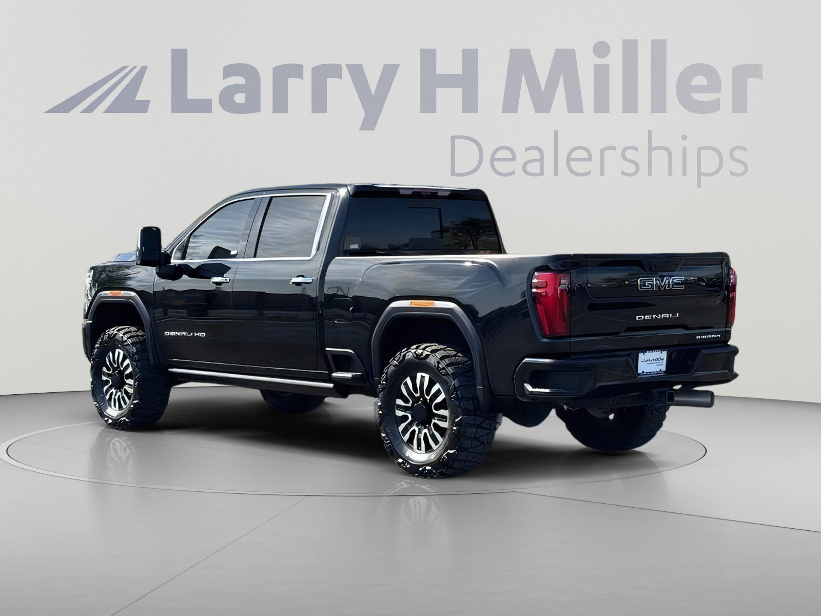 Used 2025 GMC Sierra 2500 Denali Ultimate w/ Max Trailering Package AWD/4WD image 4