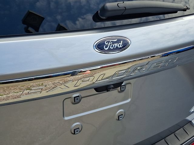 Used 2022 Ford Explorer XLT w/ Equipment Group 202A AWD/4WD image 31